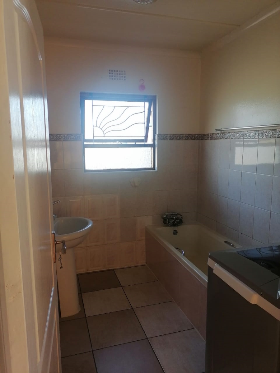 To Let 3 Bedroom Property for Rent in Madeira Park Eastern Cape